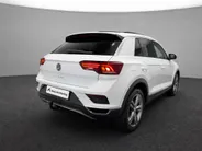 Volkswagen T-Roc 1.5 TSI 150pk DSG Sport · Camera · Trekhaak · Navigatie · Stoelverwarming · 18'' Inch ·