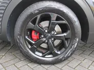 Kia Sportage 1.6 T-GDI Black Edition | Stuur-/stoelverwarming v+a | Schuifdak | Leer | Camera | Elek. achterklep | Cruise | PDC | Navi | 17' LM | Zeer nette auto! |