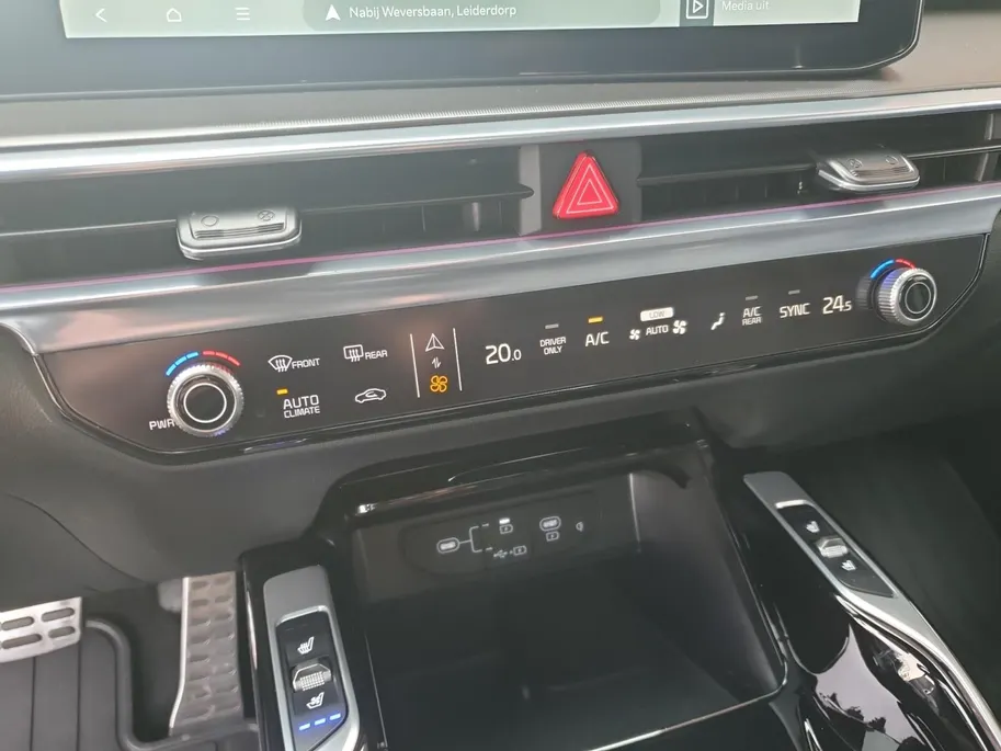 Kia Sorento 1.6 T-GDi Plug-in Hybrid 4WD ExecutiveLine 7p | Black Pack | Stoel verwarming en ventilatie | Panorama schuifdak | Sidebars | Lichtmetalen velgen 21inch | Lederen bekleding | Elektrisch bedienbare voorstoelen |
