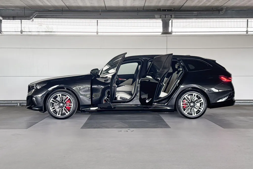 BMW 5 Serie Touring 550e xDrive