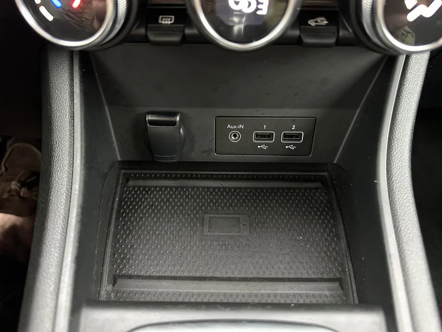 Renault Captur 1.6 E-Tech Plug-in Hybrid 160 Intens | Automaat | Navigatie | Parkeersensoren | Camera | Apple Carplay & Android Auto | Climate Control | 12 Maanden BOVAG Garantie