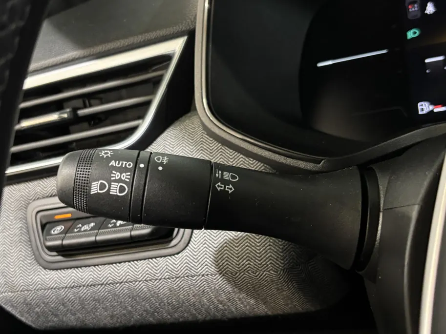 Renault Clio 90PK TCe GPF Techno | Navi | Camera | Parkeersensoren | Digital Cockpit | Apple CarPlay/Android Auto | Armsteun | Licht & Regen Sensor | Climate Control |