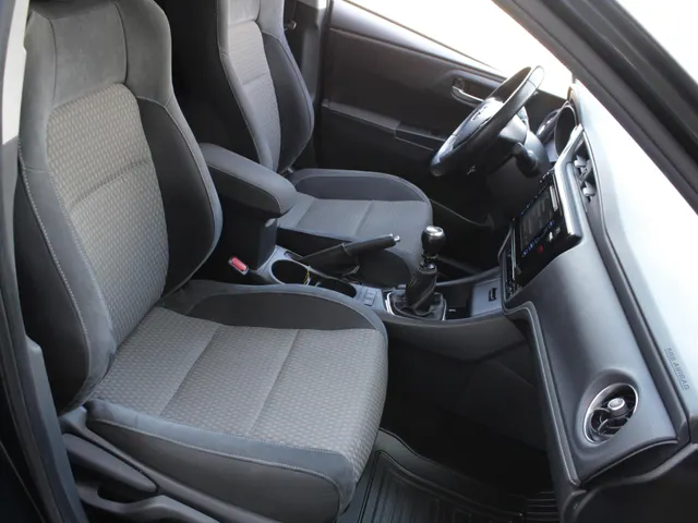 Toyota Auris 1.2T Dynamic | Navi | Cruise | Clima | Trekhaak