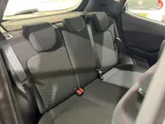 Ford Fiesta 95PK EcoBoost ST-Line | Keyless | Lichtmetalen Velgen | Climate Control | Apple CarPlay/Android Auto | LED Dagrijverlichting | Cruise Control | Armsteun | Elektrische Ramen & Spiegels |