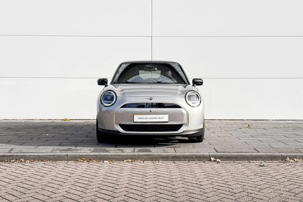 MINI Cooper 3-deurs Electric Cooper E Favoured L 40.7 kWh