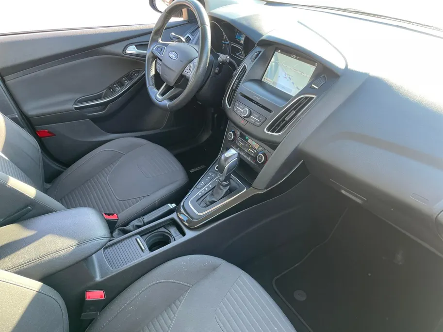 Ford Focus 1.5 Titanium *Automaat*Navi+Camera*Climate Control*Winter Pack*LM.Velgen*Zeer nette auto!