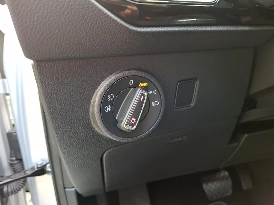 SEAT Ateca 1.5 TSI Xcellence Business Intense | ELECKTISCHE HAAK | AUTOMAAT | KANTEL/SCHUFDAK | BSW | STOELVERWARMING | CRUISE | CLIAMTE | PDC |
