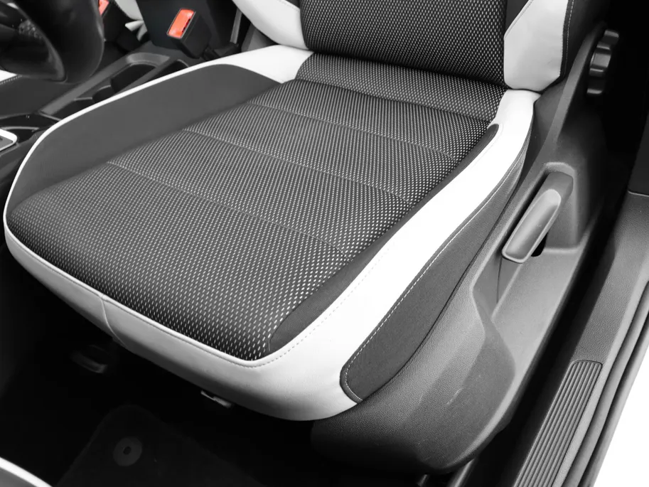 Volkswagen T-Roc 1.5 TSI 150pk DSG Sport · Camera · ACC · Alarmklasse 3 · Apple/Android Car Play · Verkeersbord Detectie · Elek. Inklapbare Spiegels ·