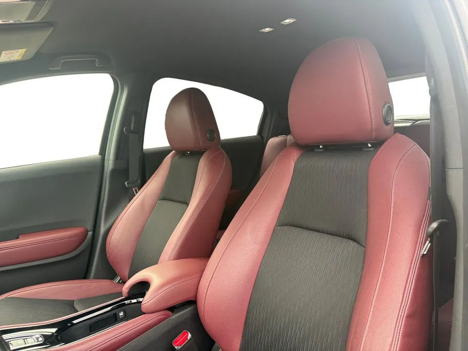 Honda HR-V 1.5 i-VTEC Elegance | Automaat | Trekhaak | Achteruitrijcamera | Stoelverwarming | Led koplampen | Dealer onderhouden |