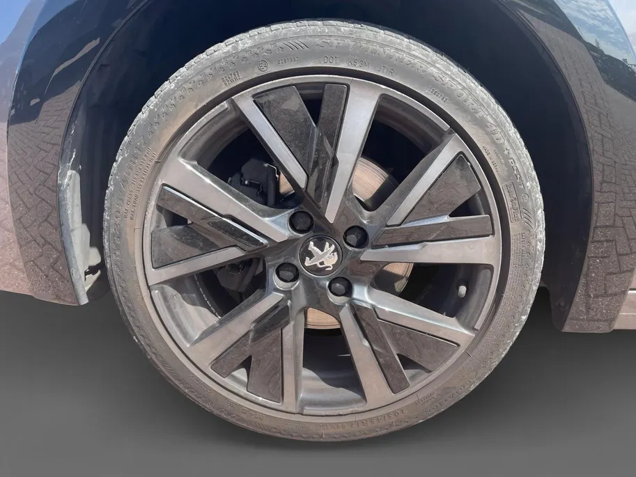 Peugeot 208 1.2 PureTech GT Pack *Navi+Camera*Parkeersensoren*Panoramadak*Stoelverwarming*Climate Control*Cruise Control*Leuke auto!