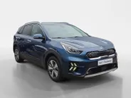 Kia Niro 1.6i Hybrid DynamicPlusLine Dealer onderhouden | Trekhaak | Stoel/stuurverwarming | Dodehoek detectie | Leder | Camera | Carplay & Android | Cruise Control Adaptief | Fabrieksgarantie t/m 23-9-2027 | NAP