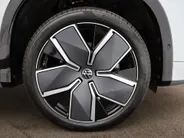 Volkswagen Tayron 1.5 272pk DSG eHybrid R-Line Edition · Panoramadak · 360 Camera · Wegklapbare Trekhaak · Stoelverwarming · Apple/Android Car Play · 20'' Inch · Garantie t/m 03-11-2029 of 100.000km