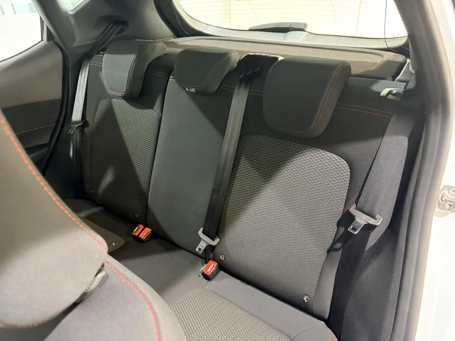Ford Fiesta 95PK EcoBoost ST-Line | Keyless | Lichtmetalen Velgen | Climate Control | Apple CarPlay/Android Auto | LED Dagrijverlichting | Cruise Control | Armsteun | Elektrische Ramen & Spiegels |