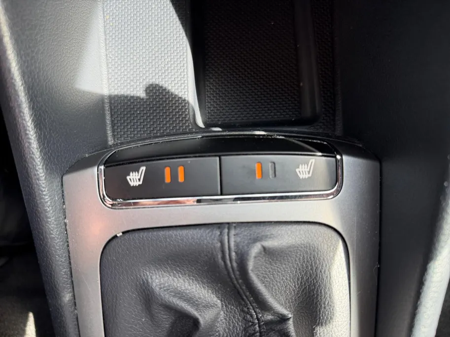 Kia Rio 1.2 CVVT ExecutiveLine Navigatie| Stoel verwarming| Camera| Lichtmetalen velgen| donker getint glas| Climate Control