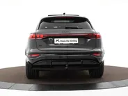 Audi Q6 e-tron 252pk S edition 83 kWh · SOH 97,5% · Panoramadak · Leder · 360 Camera · Luchtvering · Wegklapbare Trekhaak · Stoelverwarming Voor + Achter ·