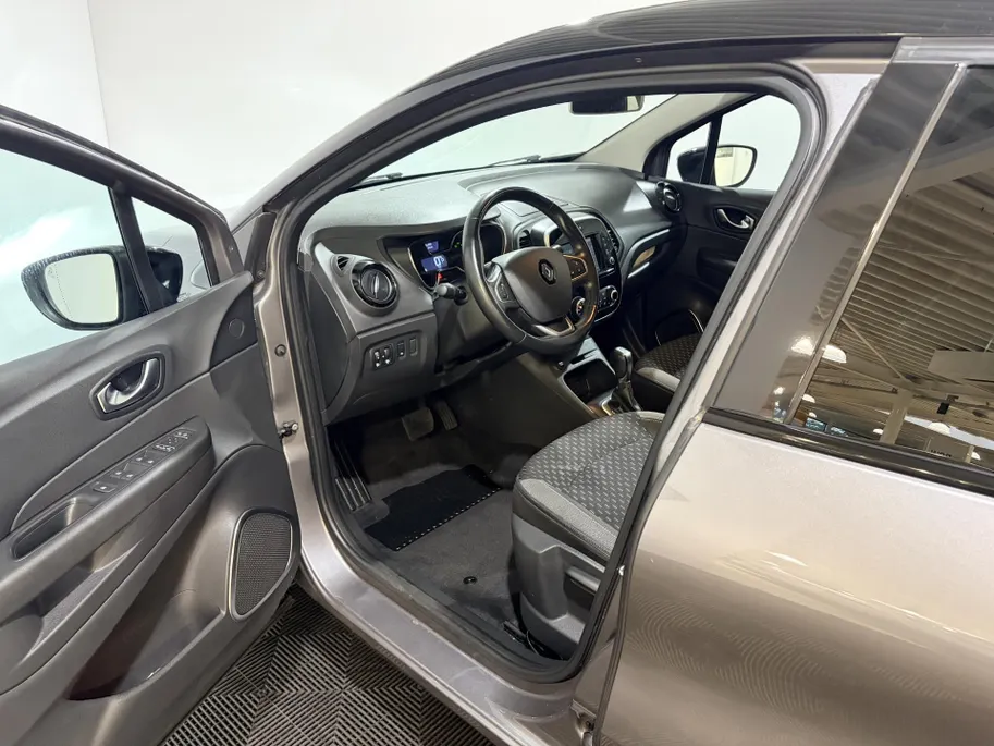 Renault Captur 150PK TCe Intens Automaat | 1ste Eigenaar | Trekhaak | 1200kg Trekgewicht | Cruise Control | Climate Control | Navigatie | Camera | Parkeersensoren | Licht & Regen Sensor | Armsteun |
