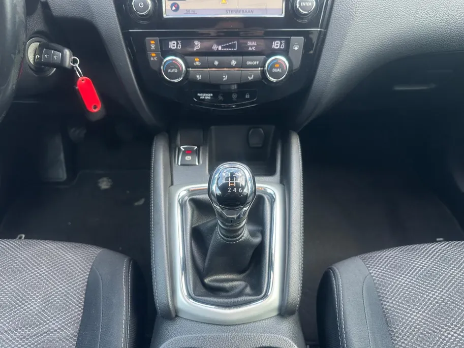 Nissan QASHQAI 1.2 Acenta | Climate | Cruise | Trekhaak | Parkeersensoren | Camera | Navigatie |