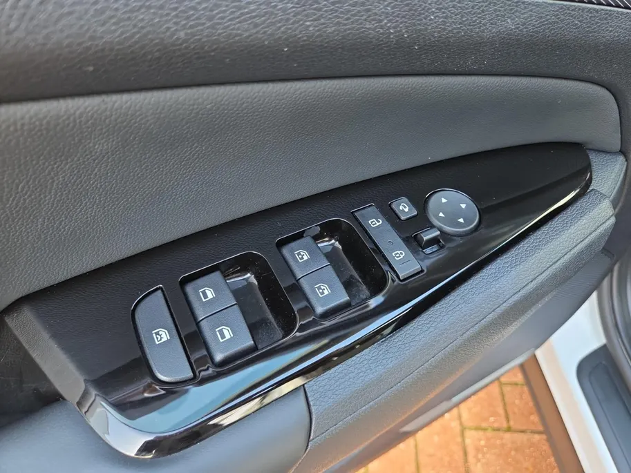 Kia Sportage 1.6 T-GDi Plug-in Hybrid AWD GT-PlusLine Meest luxe uitvoering | Accu 100% | Panoramadak | Cruise Control Adaptief | Stoelverwarming voor en achter | Carplay & Android |
