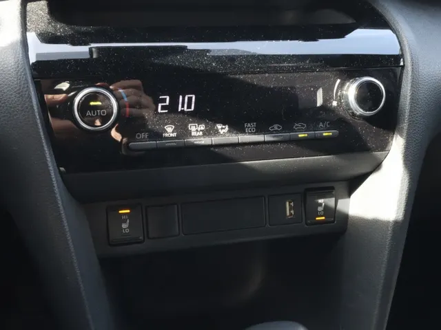 Toyota Yaris Cross 1.5 Hybrid Dynamic Trekhaak | Stoel en stuurverwarming | Parkeersensoren