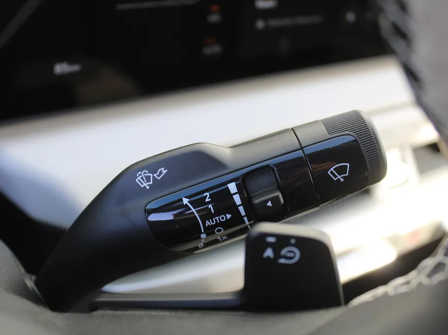 Kia EV4 Fastback GT-PlusLine 81.4 kWh | Schuifdak | Stuur-/stoelverwarming + ventilatie | Camera rondom | Elek. stoelverstelling | Leer | HUD | LED | 19' LM |