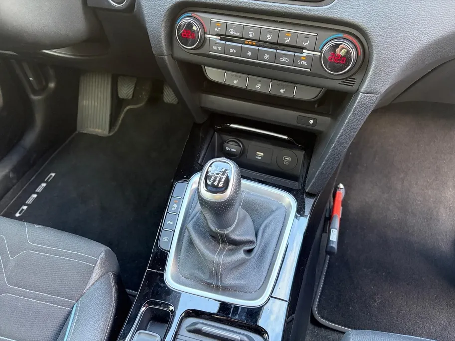 Kia Ceed Sportswagon 1.0 T-GDi Design Edition | NAVI | *JBL SOUND | APPLE CARPLAY / ANDROID AUTO | CAMERA | NAVI | JBL SOUND | LAGE KM-STAND | STUUR/ STOELVERWARM. | FABRIEKSGARANTIE T/M 2035 |
