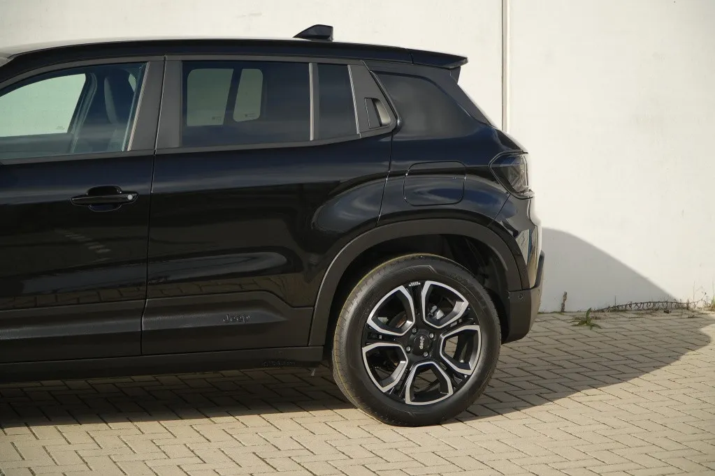 Jeep Avenger Summit 54kWh | Infotainment | Winter | Camera | Carplay | 18'