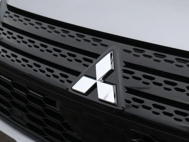 Mitsubishi Eclipse Cross 2.4 PHEV Executive Trekhaak | All Seasons | Adaptive Cruise