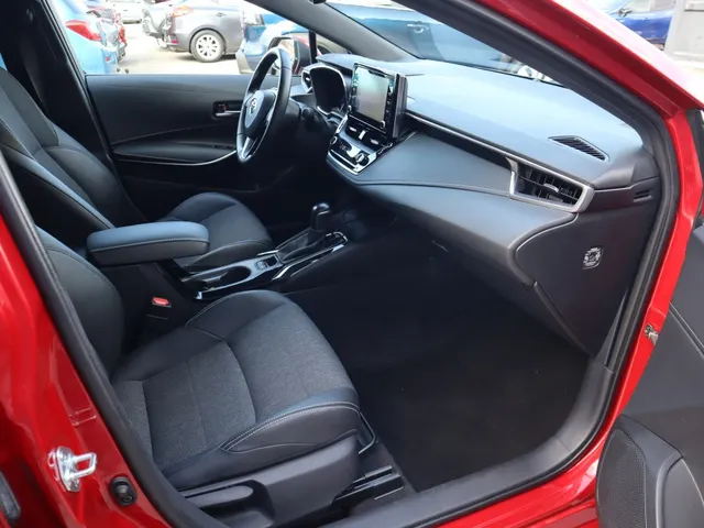 Toyota Corolla Touring Sports 1.8 Hybrid Dynamic Trekhaak | All Seasons | Carplay | Stoelverwarming