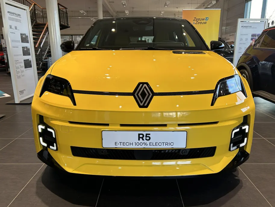 Renault 5 comfort range iconic cinq 52 kWh | NU met €1.800,- Zeeuw & Zeeuw voorraadkorting en met GRATIS 5 jaar fabrieksgarantie tot 160.000km | PACK SAFETY & ADVANCED DRIVING ASSIST | V2G ready | Auto van het Jaar 2025 | Te financieren tegen 2,9% rente |