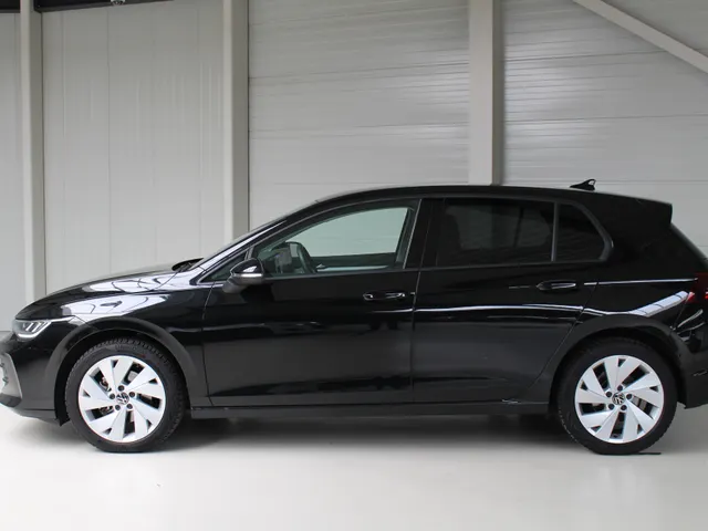 Volkswagen Golf 1.5 TSI Life Edition Apple Carplay | Climate Control | Parkeercamera | 4-seizoenenbanden