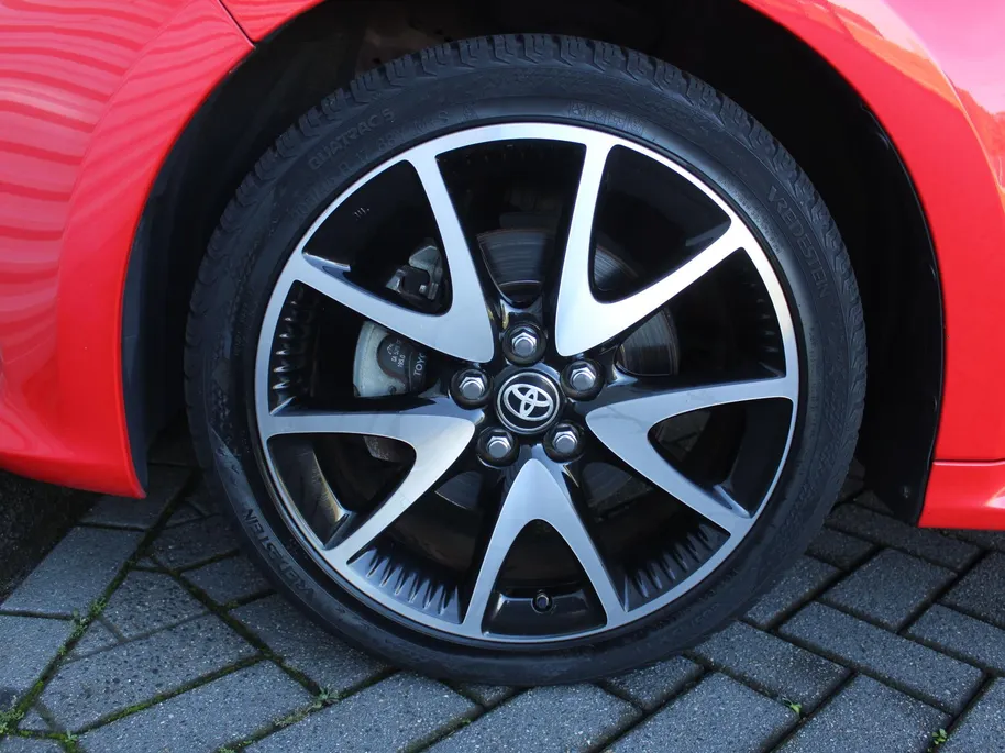 Toyota Yaris 1.5 Hybrid Launch Edition | 17' LM | Clima | Cruise adapt.| PDC V+A | Camera | HUD | Keyless | Navi | 1e eigenaar |
