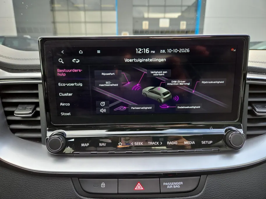 Kia XCeed 1.6i PHEV ExecutiveLine 1e Eigenaar | Dealer Onderhouden | Meest luxe uitvoering | Fabrieksgarantie | Stoelverwarming en Ventilatie | Carplay & Android | Camera | Dodehoek Detectie | Leder | Cruise Control Adaptief | Panorama Dak |