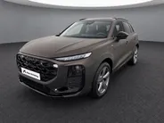 Audi Q3 e-hybrid S edition 272 PK · Tech pro · Trekhaak elek. wegklapbaar · Glazen panoramadak