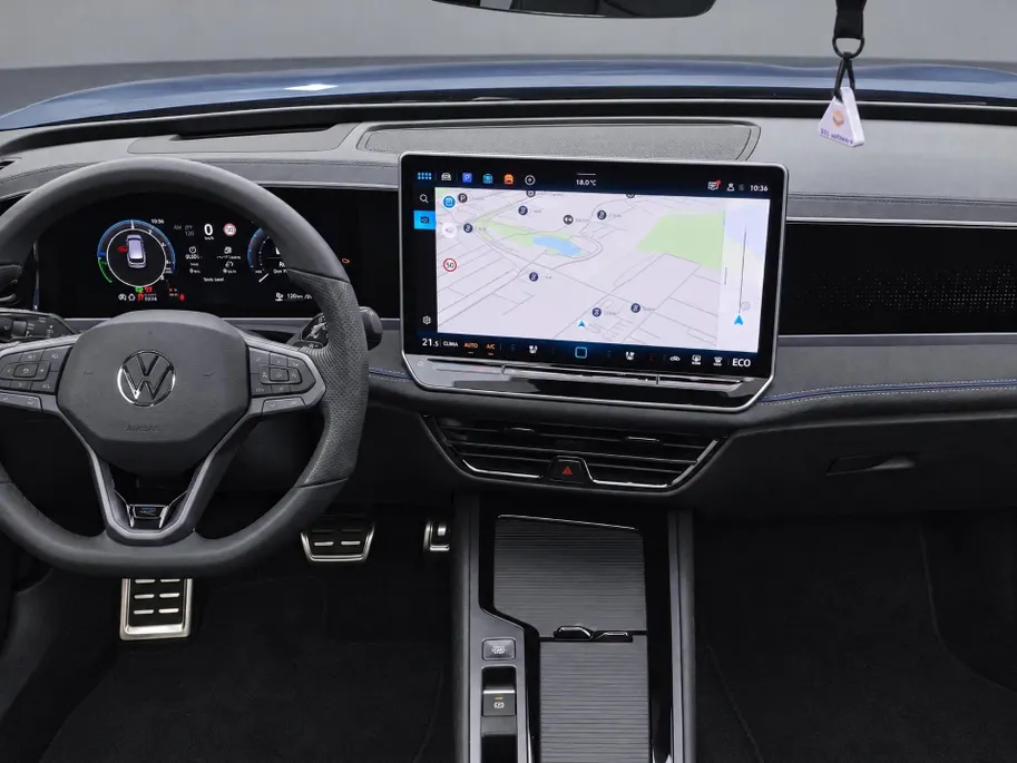 Volkswagen Passat Variant 1.5eTSI 272PK R-Line Black Style · Panoramadak · Leder · Trekhaak · 360°Camera · Hemelbekleding velours · Garantie t/m 08-12-2030 of 100000km
