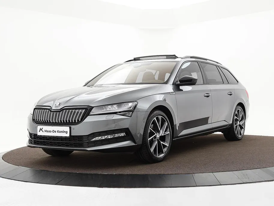 Škoda Superb Combi 1.4 TSI iV 218pk DSG Sportline Business · Panoramadak · 360 Camera · Inklap. Trekhaak · Matrix LED · Canton Audio · Elek. Stoelen + Geheugen ·