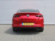 Mazda 3 2.0 e-SkyActiv-G M Hybrid 122 Comfort | Stuur-/stoelverwarming | Camera | Cruise adapt. | Clima | 16' LM | HUD | LED | Dodehoek detectie |