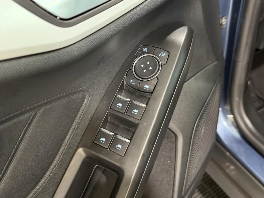 Ford Focus 100PK EcoBoost Trend Edition Business | 1e eigenaar | Winter Pack | Comfort Pack | Navi | Apple CarPlay/Android Auto | Parkeersensoren | Lichtmetalen Velgen | Cruise Control |