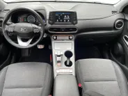 Hyundai Kona EV Comfort 64 kWh | Warmtepomp | 100% SOH | Adaptive cruise control | Apple Carplay & Android Auto | Achteruitrijcamera | Parkeersensoren achter | Keyless entry | DAB radio |