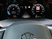 Volkswagen Golf 1.5 eTSI 150pk DSG R-Line Edition · Panoramadak · Apple/Android Car Play · Camera + Parkeersensoren · Garantie t/m 28-07-2030 of 100000km.