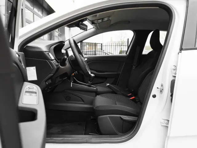 Renault Clio 1.0 TCe 92 PK Bi-Fuel Zen | 4 seizoensbanden | Airco | NAVI | parkeersensoren achter | Apple/Android car play |