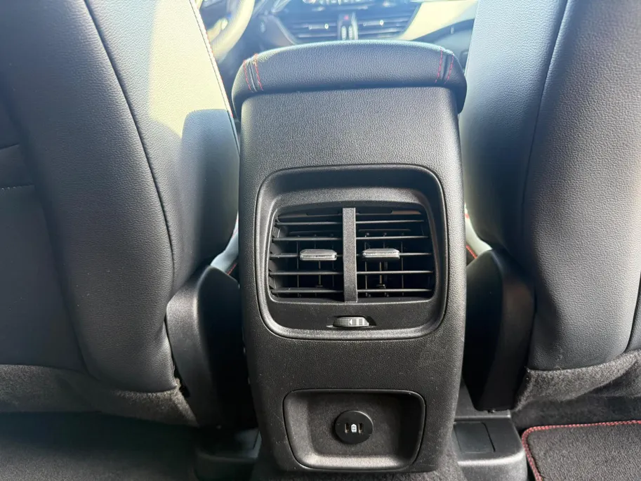 Ford Kuga 2.5 PHEV ST-Line X | VERWARMDE VOORSTOELEN | NAVIGATIE