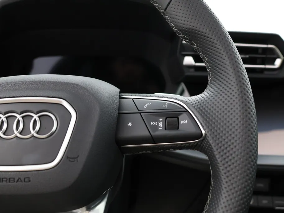 Audi A3 Sportback 45 TFSIe 272pk S-tronic S edition Competition · Panoramadak · Camera · SONOS · Head-Up · Apple/Android Car Play · Keyless · 18'' Inch · Garantie t/m 28-09-2030 of 100.000km