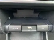 Kia e-Niro DynamicPlusLine 64 kWh | Climate control | Navigatie | Parkeercamera | Stoel + stuurverwarming | Keyless | Schuif-kanteldak | Line assist |