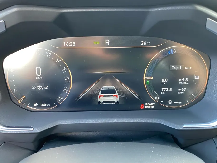 Lynk & Co 01 1.5 PHEV 260pk Black Pack | NL Auto | Zwarte hemel | Trekhaak | Panodak | Stoelverwarming | LED | Etc.