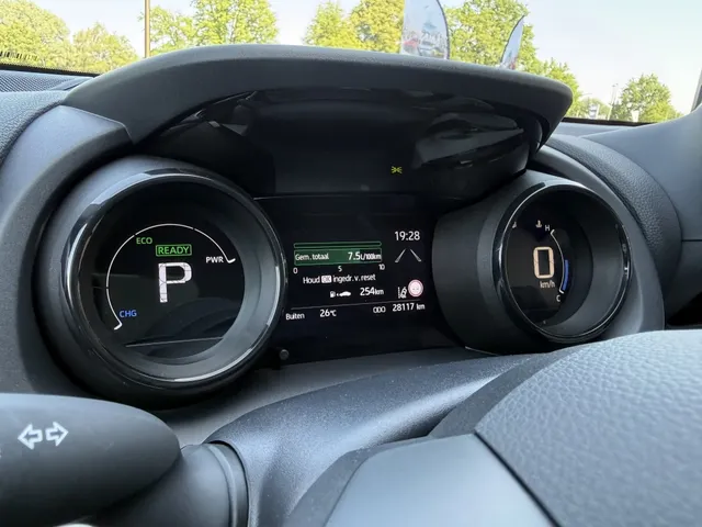Toyota Yaris 1.5 Hybrid Executive | JBl | HUD | PDC V+A