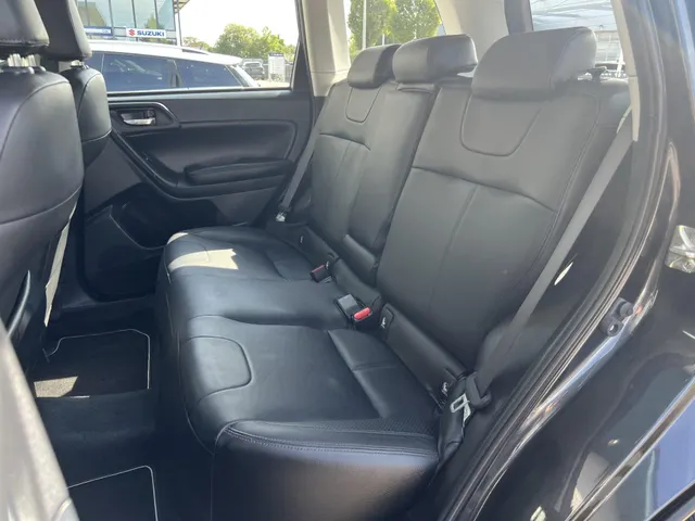 Subaru Forester 2.0 Comfort Automaat | All Season Banden | Trekhaak | Lederen Bekleding | Verwarmde Voorstoelen