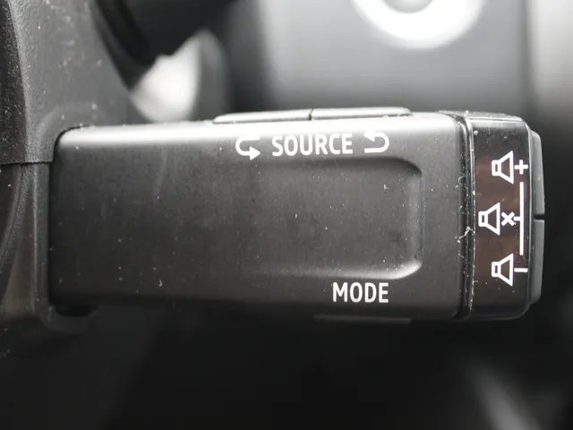 Renault Clio 1.0 TCe Intens | Climat Control | Navigatie groot scherm| Half leder |