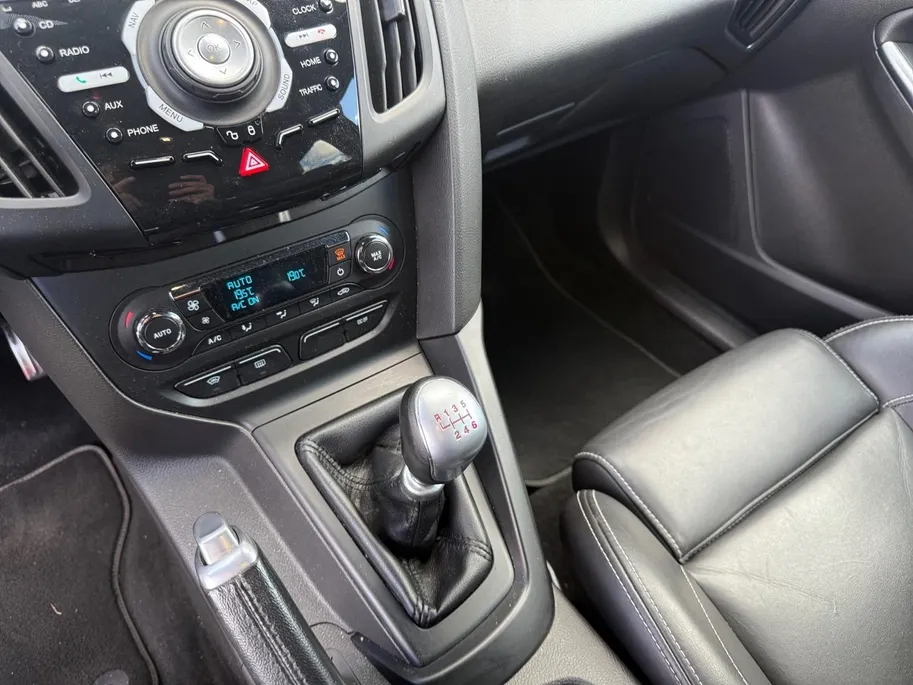 Ford Focus Wagon 2.0 EcoBoost ST-3 | Recaro-Stoelen | Parkeer Camera | Leder | Cruise Control | Climate Control | Parkeer Sensoren |