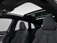Audi Q5 2.0TFSIe-hybrid 220kW/299PK quattro S Line · Panoramadak · Trekhaak · 360°Camera + Parkeersensoren · Leder · Garantie t/m 17-05-2030 of 120000km.
