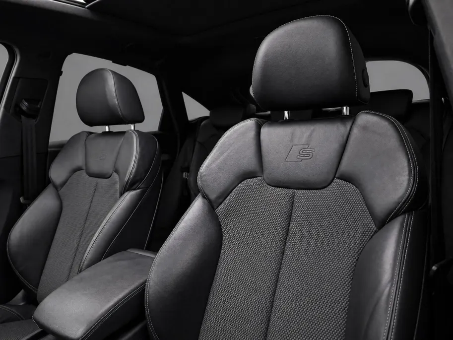 Audi Q5 Sportback 55 TFSIe 270kW/367PK S Line quattro · Panoramadak · Elektrische Trekhaak · Apple/Android Car Play · Massage · Camera · EXTRA INRUILKORTING ·